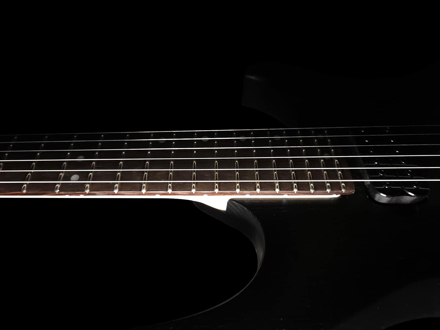 Frettes Inox sur guitare headless - Jiyu Guitars