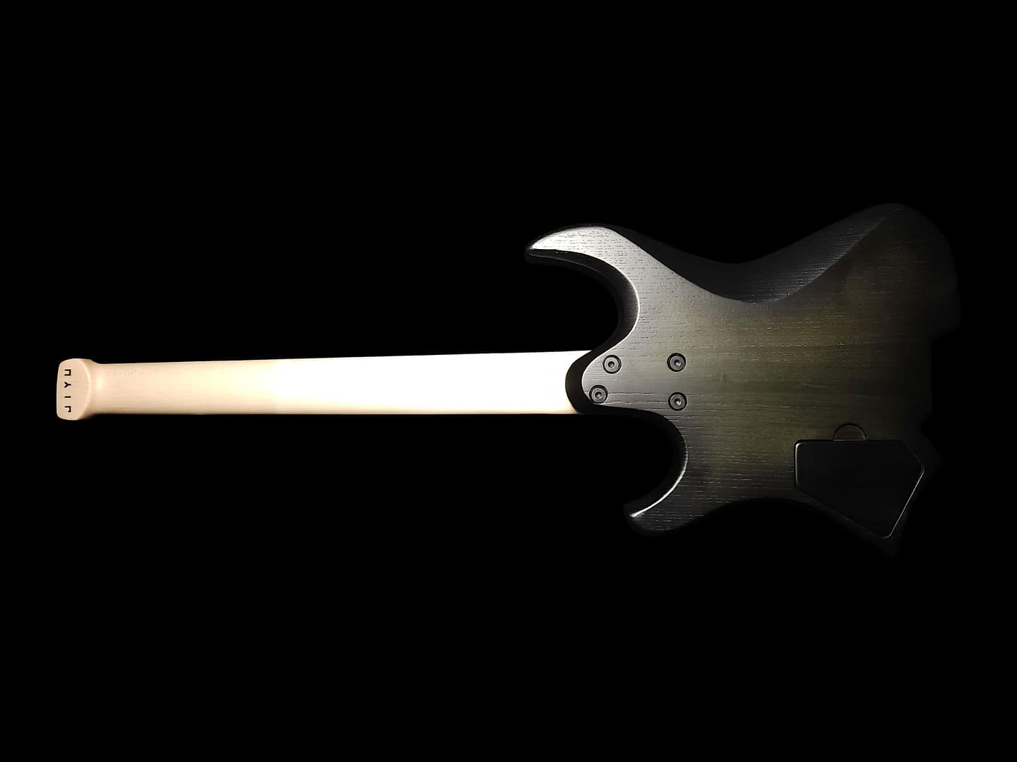 Profil C moderne sur guitare sur mesure headless - Jiyu Guitars