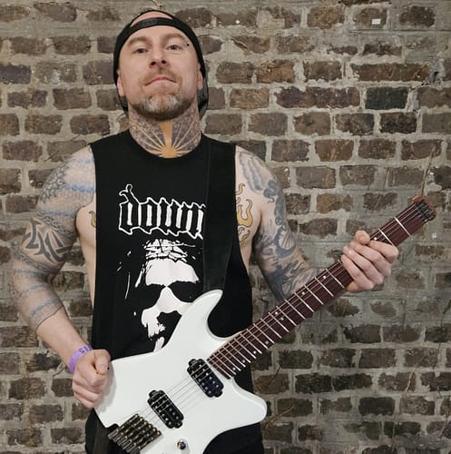 Alexis Séminel Alexis Séminel, ambassadeur Jiyu Guitars avec sa Nakama